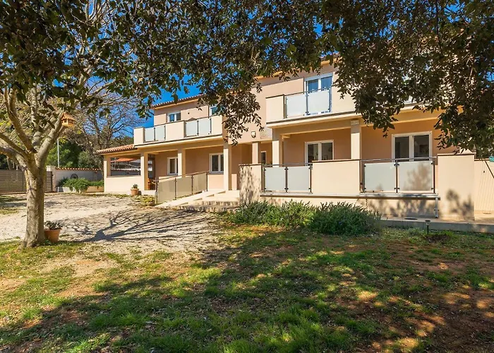 Beautiful Veronika I In Pula *