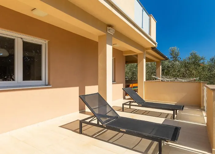 Beautiful Veronika I In Pula 빈쿠란